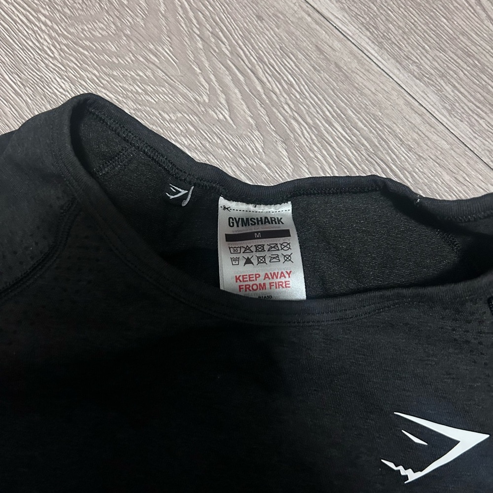 Gymshark Black Seamless Cropped Long Sleeve Top with Logo - Picture 3 of 4